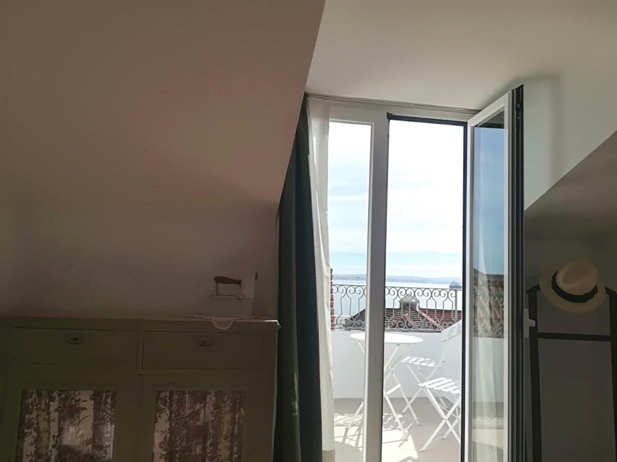 Little River View Triplex In Alfama Lisbon Bagian luar foto
