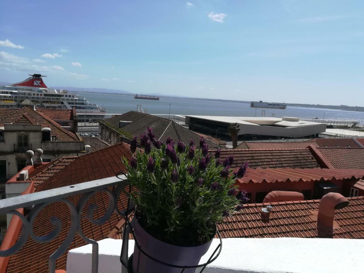 Little River View Triplex In Alfama Lisbon Bagian luar foto